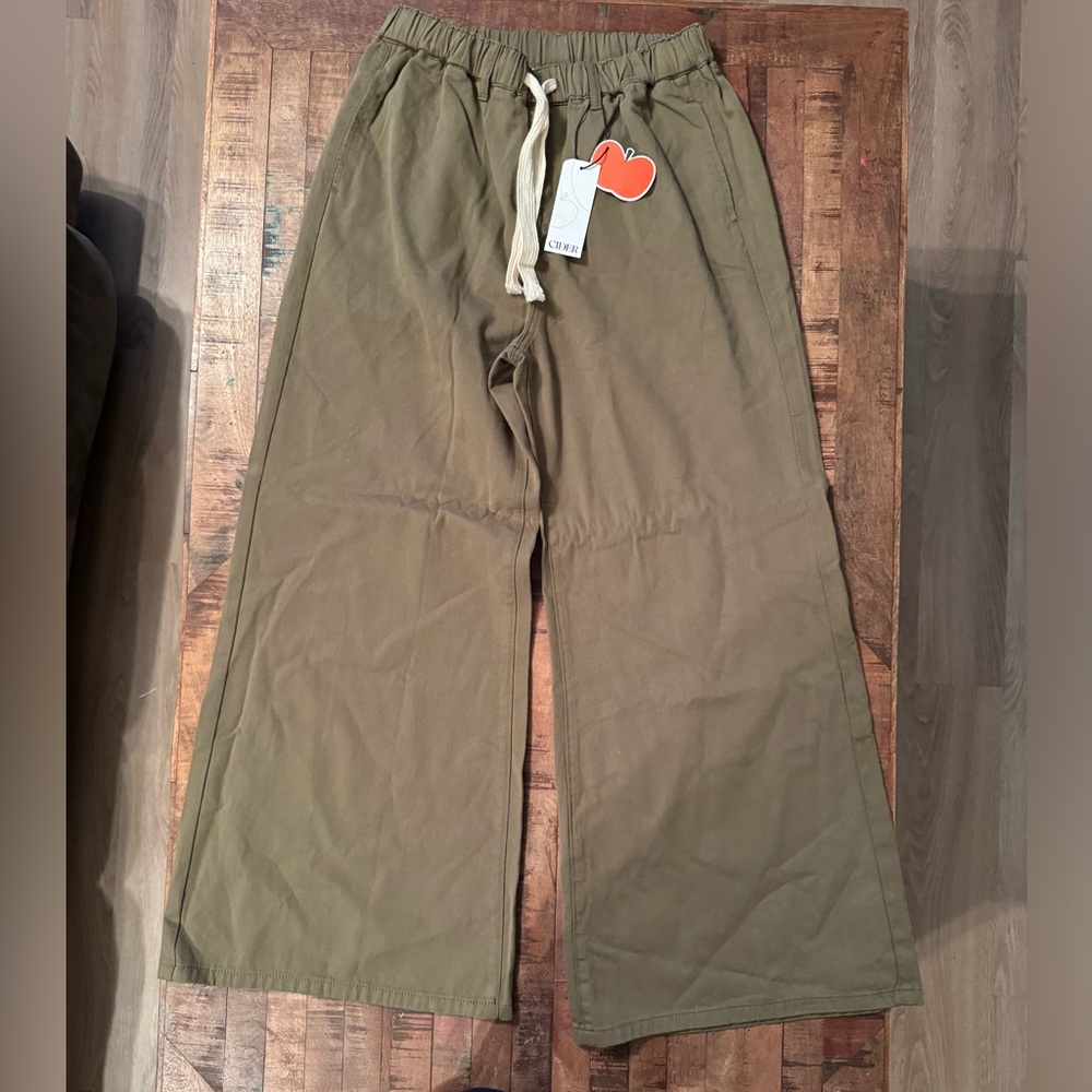 Cider  green wide leg trouser size L, NWT